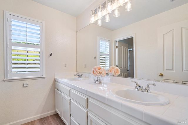 232 Cambridge Ln, Petaluma, CA 94952