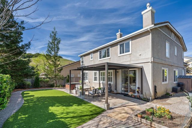 232 Cambridge Ln, Petaluma, CA 94952