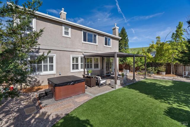 232 Cambridge Ln, Petaluma, CA 94952