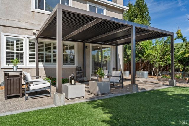 232 Cambridge Ln, Petaluma, CA 94952