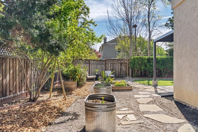 232 Cambridge Ln, Petaluma, CA 94952