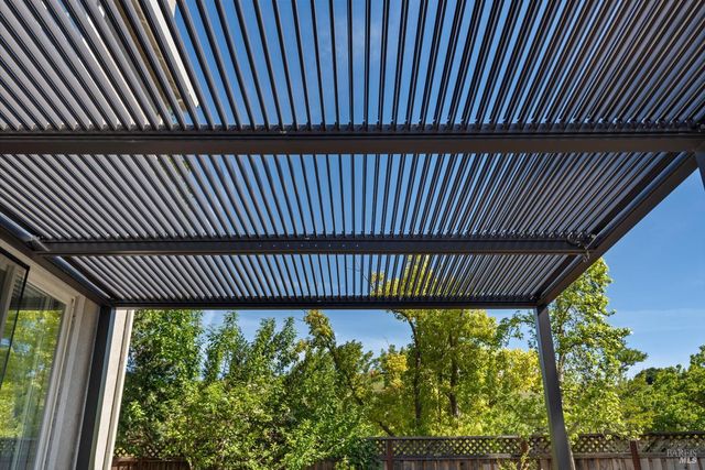 232 Cambridge Ln, Petaluma, CA 94952