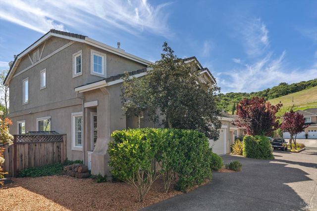 232 Cambridge Ln, Petaluma, CA 94952