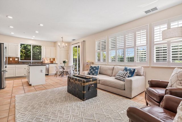 232 Cambridge Ln, Petaluma, CA 94952