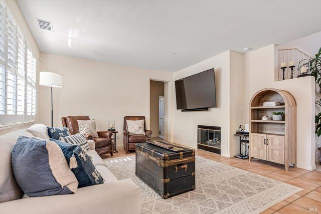 232 Cambridge Ln, Petaluma, CA 94952