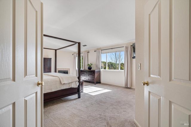 232 Cambridge Ln, Petaluma, CA 94952