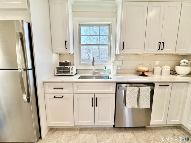 17 Grandview Avenue, Bethel, CT 06801