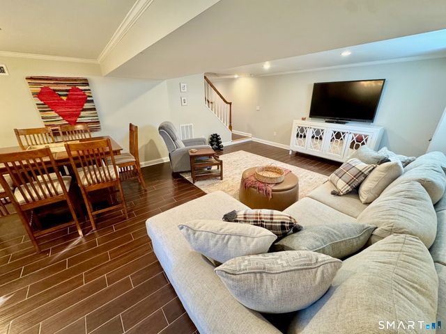 17 Grandview Avenue, Bethel, CT 06801