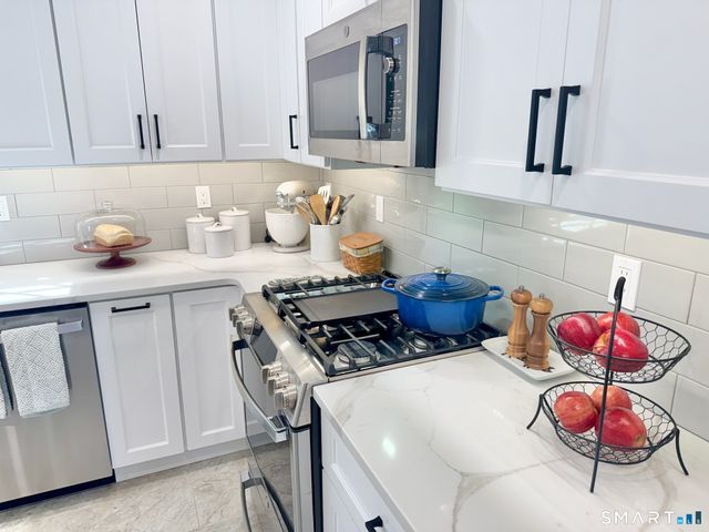 17 Grandview Avenue, Bethel, CT 06801