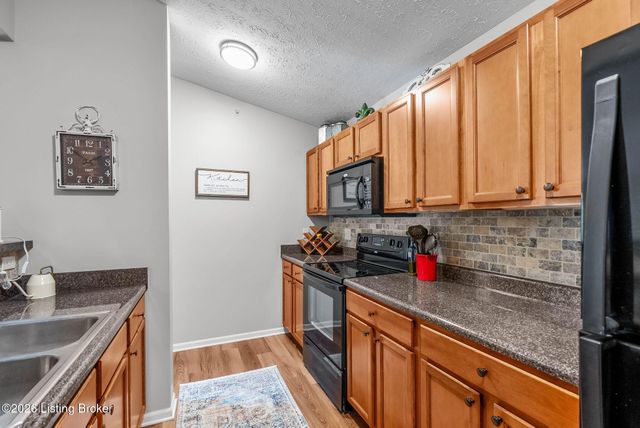 2600 Aristocrat Pl 302, Louisville, KY 40299