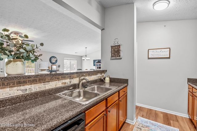 2600 Aristocrat Pl 302, Louisville, KY 40299