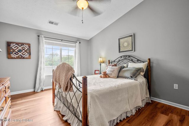 2600 Aristocrat Pl 302, Louisville, KY 40299