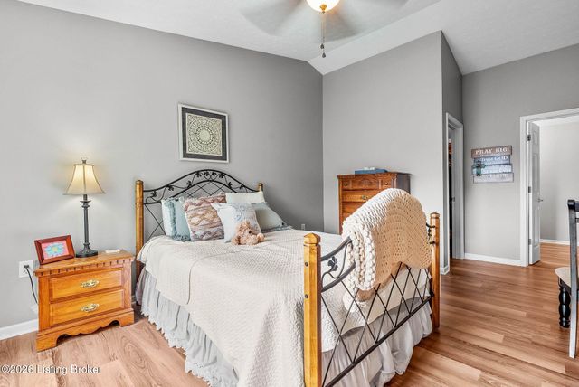 2600 Aristocrat Pl 302, Louisville, KY 40299