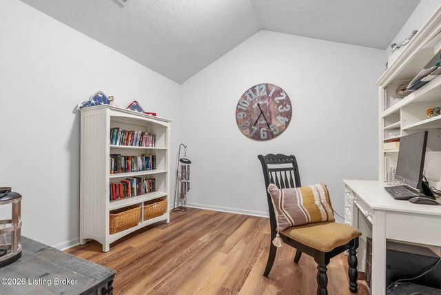 2600 Aristocrat Pl 302, Louisville, KY 40299