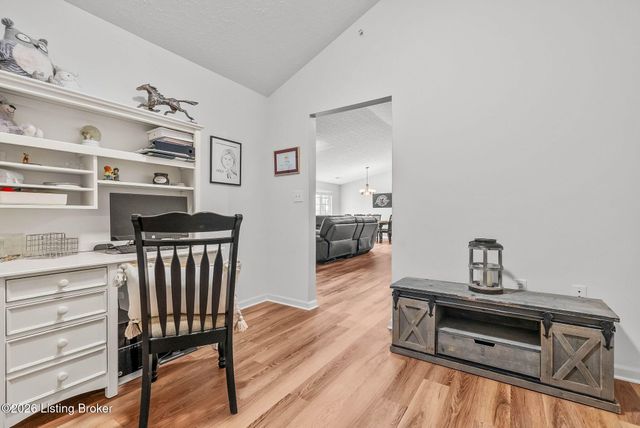2600 Aristocrat Pl 302, Louisville, KY 40299
