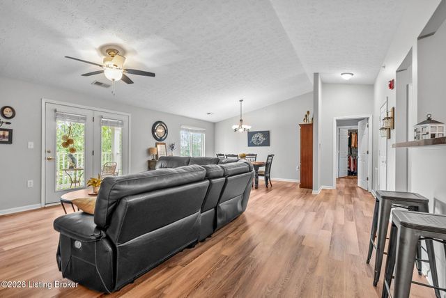 2600 Aristocrat Pl 302, Louisville, KY 40299