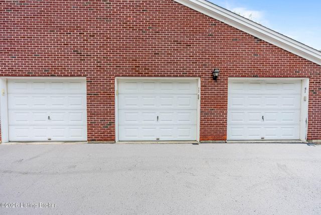 2600 Aristocrat Pl 302, Louisville, KY 40299