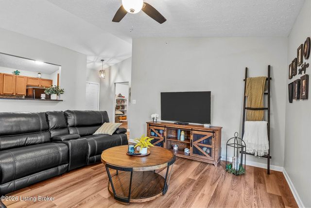 2600 Aristocrat Pl 302, Louisville, KY 40299