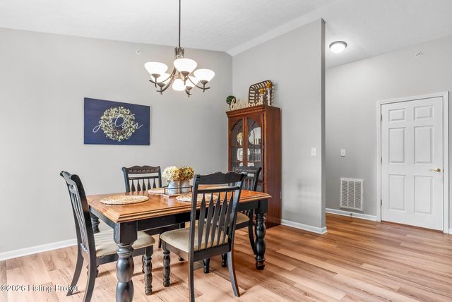 2600 Aristocrat Pl 302, Louisville, KY 40299