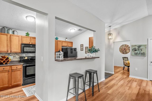 2600 Aristocrat Pl 302, Louisville, KY 40299