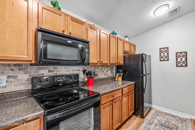 2600 Aristocrat Pl 302, Louisville, KY 40299