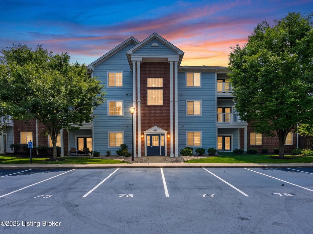 2600 Aristocrat Pl 302, Louisville, KY 40299