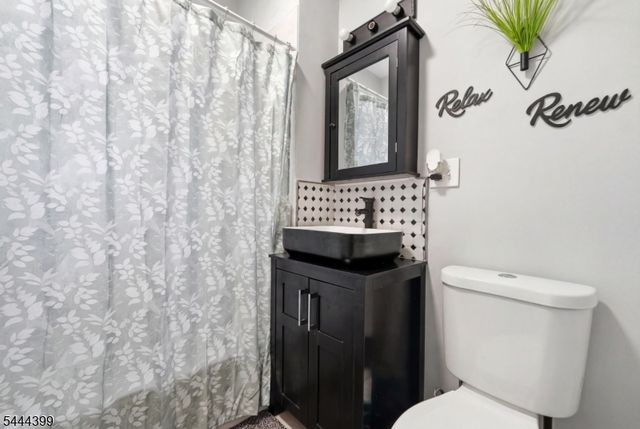 74 Smith St, Newark City, NJ 07106