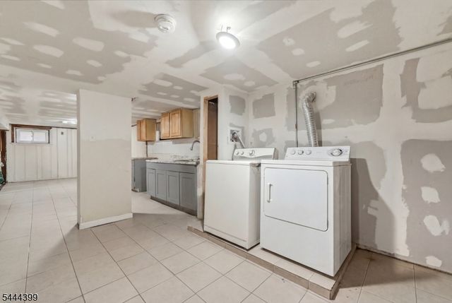 74 Smith St, Newark City, NJ 07106