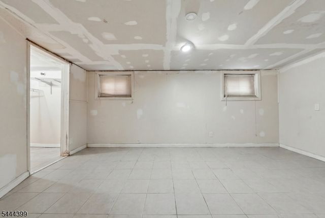 74 Smith St, Newark City, NJ 07106
