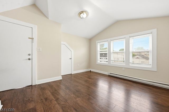 74 Smith St, Newark City, NJ 07106