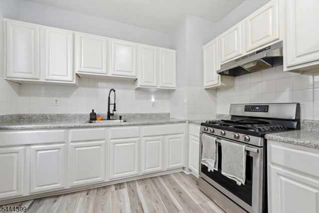74 Smith St, Newark City, NJ 07106