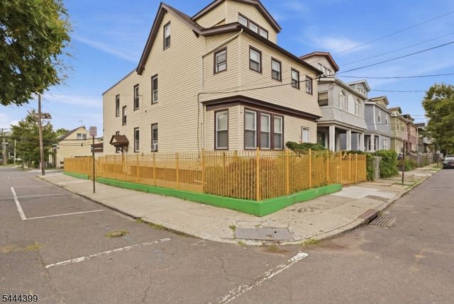 74 Smith St, Newark City, NJ 07106
