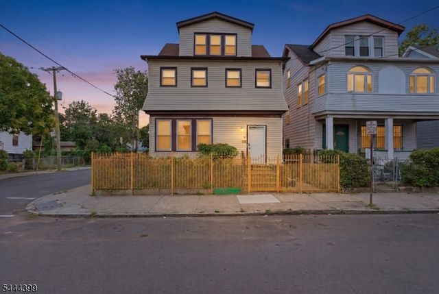74 Smith St, Newark City, NJ 07106