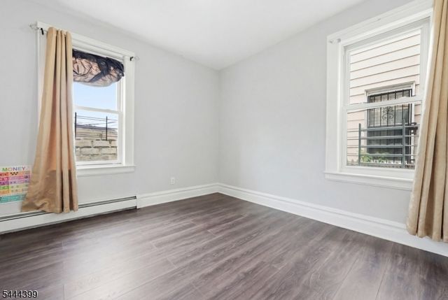 74 Smith St, Newark City, NJ 07106