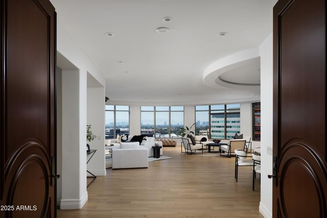 2402 E Esplanade Lane 902, Phoenix, AZ 85016