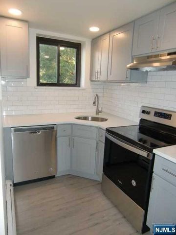 9 Columbia Terrace 3D, Edgewater, NJ 07020