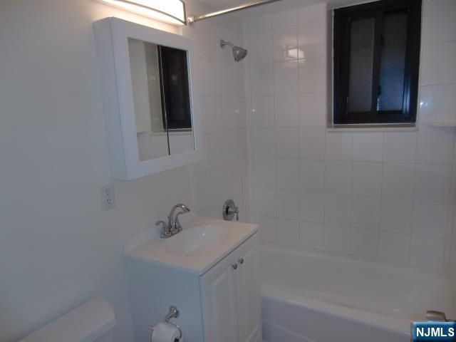 9 Columbia Terrace 3D, Edgewater, NJ 07020