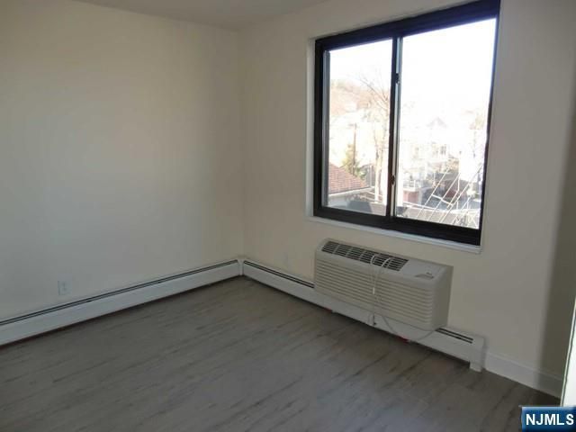 9 Columbia Terrace 3D, Edgewater, NJ 07020