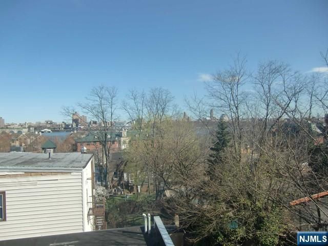 9 Columbia Terrace 3D, Edgewater, NJ 07020