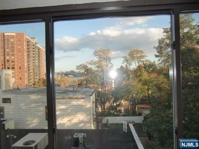 9 Columbia Terrace 3D, Edgewater, NJ 07020