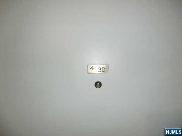 9 Columbia Terrace 3D, Edgewater, NJ 07020