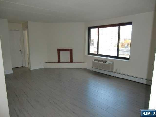 9 Columbia Terrace 3D, Edgewater, NJ 07020