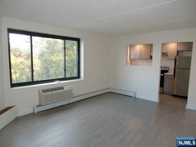 9 Columbia Terrace 3D, Edgewater, NJ 07020