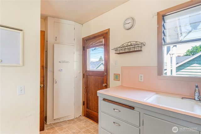 1505 Oakes Avenue, Everett, WA 98201