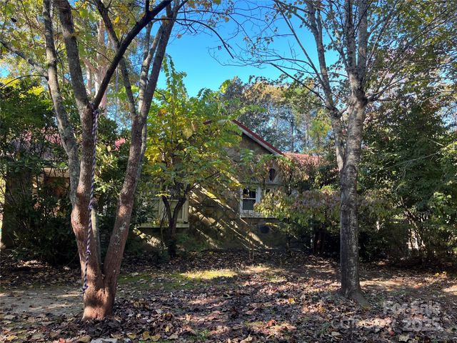 86 R and R Hyder Lane, Hendersonville, NC 28792