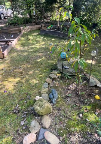 86 R and R Hyder Lane, Hendersonville, NC 28792