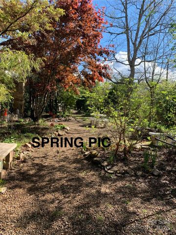 86 R and R Hyder Lane, Hendersonville, NC 28792