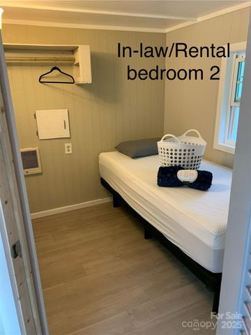 86 R and R Hyder Lane, Hendersonville, NC 28792