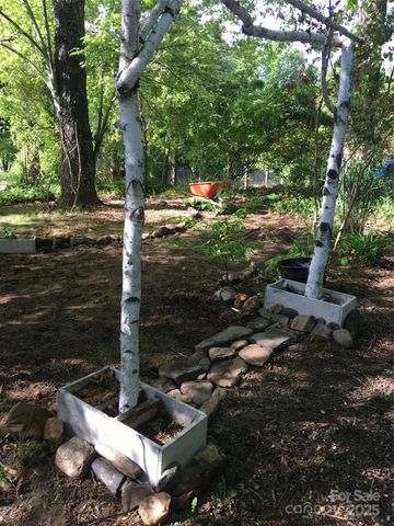 86 R and R Hyder Lane, Hendersonville, NC 28792