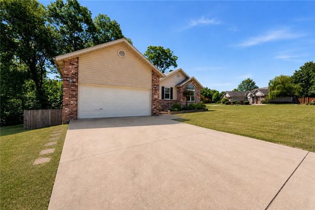 2 Mills Drive, Bella Vista, AR 72714